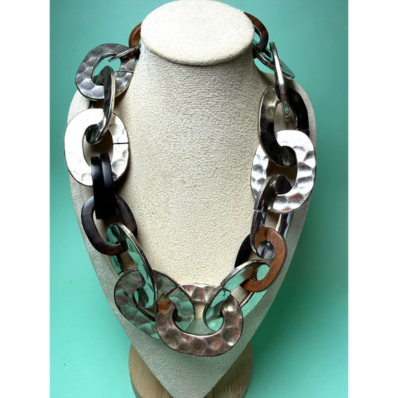 Appartement a Louer Jewelry - Appartement à Louer Hammered Silver Tone Links & Wood Chunky Statement Necklace